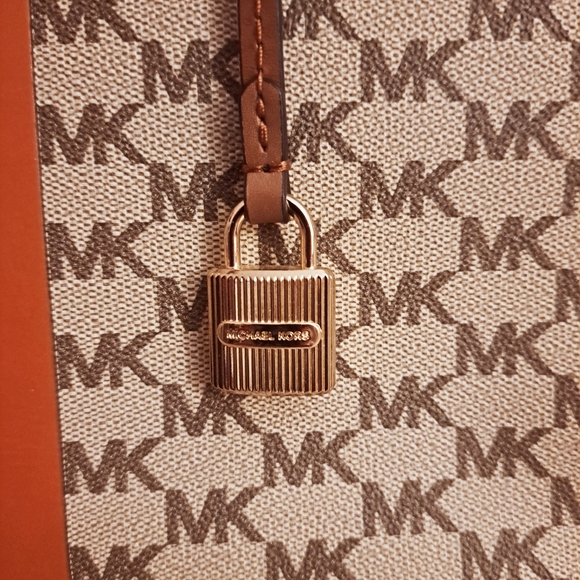 Michael Kors Tan Monogrammed Jacquard XL Mercer Handbag & Matching Wallet - Picture 11 of 13